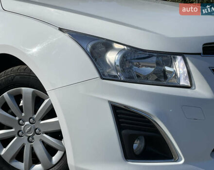 Белый Шевроле Круз, объемом двигателя 1.8 л и пробегом 129 тыс. км за 7990 $, фото 2 на Automoto.ua