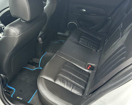 Белый Шевроле Круз, объемом двигателя 1.8 л и пробегом 146 тыс. км за 8700 $, фото 10 на Automoto.ua