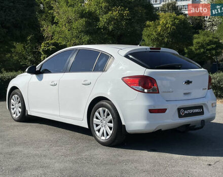 Белый Шевроле Круз, объемом двигателя 1.8 л и пробегом 129 тыс. км за 7990 $, фото 5 на Automoto.ua