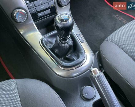 Белый Шевроле Круз, объемом двигателя 1.8 л и пробегом 129 тыс. км за 7990 $, фото 22 на Automoto.ua