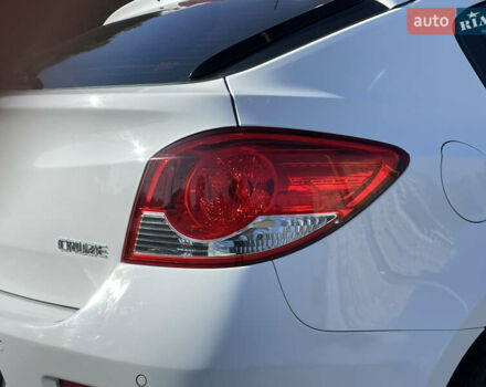 Белый Шевроле Круз, объемом двигателя 1.8 л и пробегом 129 тыс. км за 7990 $, фото 10 на Automoto.ua