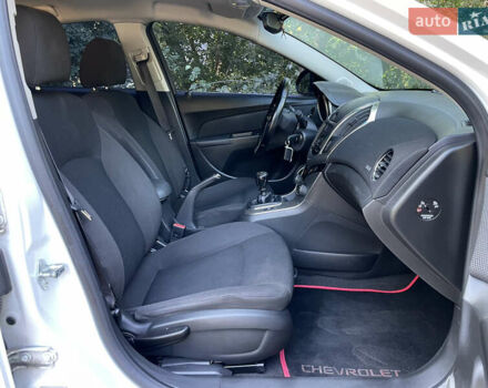 Белый Шевроле Круз, объемом двигателя 1.8 л и пробегом 129 тыс. км за 7990 $, фото 21 на Automoto.ua