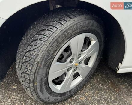 Белый Шевроле Круз, объемом двигателя 1.4 л и пробегом 145 тыс. км за 8900 $, фото 23 на Automoto.ua