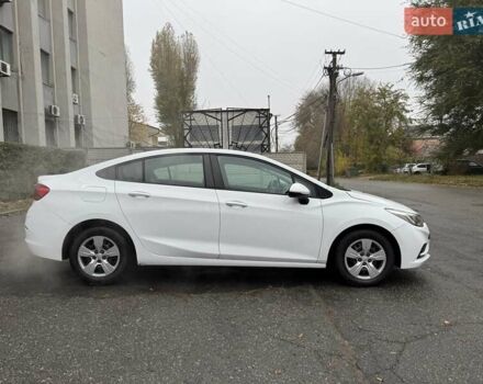 Белый Шевроле Круз, объемом двигателя 1.4 л и пробегом 145 тыс. км за 8900 $, фото 1 на Automoto.ua