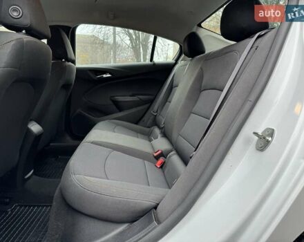 Белый Шевроле Круз, объемом двигателя 1.4 л и пробегом 145 тыс. км за 8900 $, фото 19 на Automoto.ua