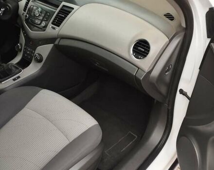 Білий Шевроле Круз, об'ємом двигуна 1.6 л та пробігом 139 тис. км за 6500 $, фото 9 на Automoto.ua