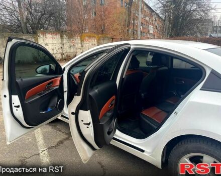 Белый Шевроле Круз, объемом двигателя 1.6 л и пробегом 130 тыс. км за 6200 $, фото 1 на Automoto.ua