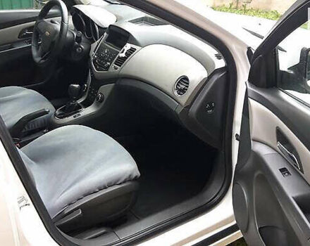 Белый Шевроле Круз, объемом двигателя 1.6 л и пробегом 142 тыс. км за 5500 $, фото 8 на Automoto.ua