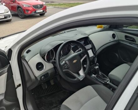 Белый Шевроле Круз, объемом двигателя 1.8 л и пробегом 399 тыс. км за 5300 $, фото 2 на Automoto.ua