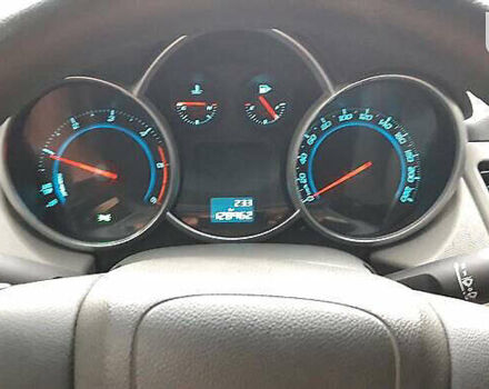 Белый Шевроле Круз, объемом двигателя 1.6 л и пробегом 142 тыс. км за 5500 $, фото 6 на Automoto.ua