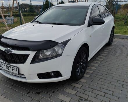 Белый Шевроле Круз, объемом двигателя 1.8 л и пробегом 399 тыс. км за 5300 $, фото 3 на Automoto.ua