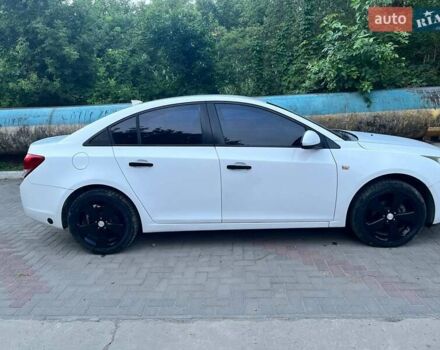 Белый Шевроле Круз, объемом двигателя 1.6 л и пробегом 180 тыс. км за 7200 $, фото 2 на Automoto.ua