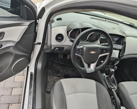 Белый Шевроле Круз, объемом двигателя 1.8 л и пробегом 399 тыс. км за 5300 $, фото 4 на Automoto.ua