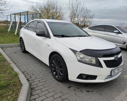 Белый Шевроле Круз, объемом двигателя 1.8 л и пробегом 399 тыс. км за 5300 $, фото 1 на Automoto.ua