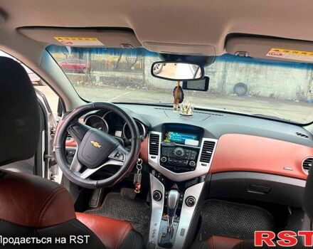 Белый Шевроле Круз, объемом двигателя 1.6 л и пробегом 130 тыс. км за 6200 $, фото 6 на Automoto.ua