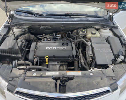 Белый Шевроле Круз, объемом двигателя 1.6 л и пробегом 150 тыс. км за 6500 $, фото 9 на Automoto.ua