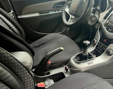 Белый Шевроле Круз, объемом двигателя 1.6 л и пробегом 230 тыс. км за 5600 $, фото 6 на Automoto.ua