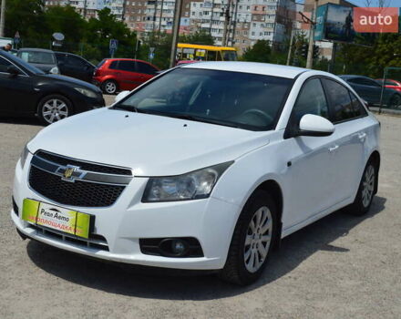 Белый Шевроле Круз, объемом двигателя 1.8 л и пробегом 249 тыс. км за 5500 $, фото 3 на Automoto.ua