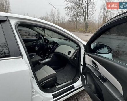 Білий Шевроле Круз, об'ємом двигуна 2 л та пробігом 220 тис. км за 6300 $, фото 6 на Automoto.ua