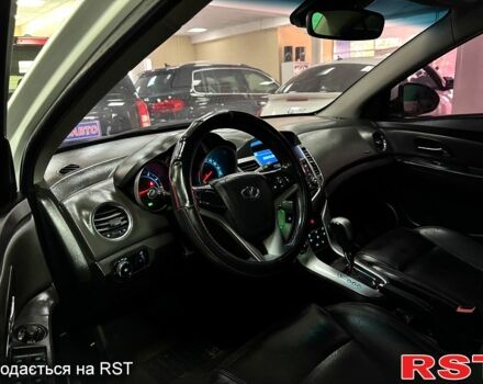 Белый Шевроле Круз, объемом двигателя 1.6 л и пробегом 111 тыс. км за 6500 $, фото 5 на Automoto.ua