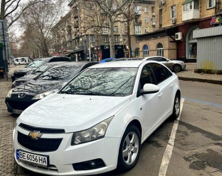 Белый Шевроле Круз, объемом двигателя 1.6 л и пробегом 230 тыс. км за 5600 $, фото 2 на Automoto.ua