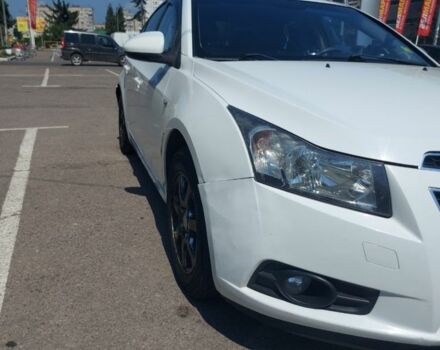 Белый Шевроле Круз, объемом двигателя 2 л и пробегом 290 тыс. км за 3500 $, фото 2 на Automoto.ua
