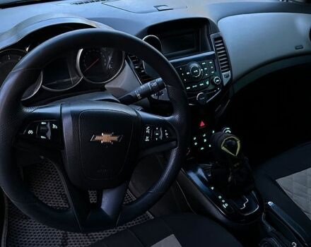 Белый Шевроле Круз, объемом двигателя 1.8 л и пробегом 292 тыс. км за 6300 $, фото 4 на Automoto.ua