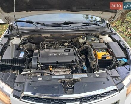 Белый Шевроле Круз, объемом двигателя 1.8 л и пробегом 280 тыс. км за 5800 $, фото 11 на Automoto.ua