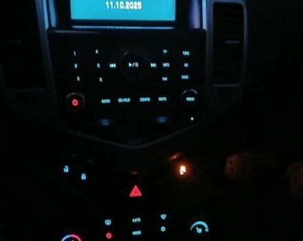 Белый Шевроле Круз, объемом двигателя 1.8 л и пробегом 280 тыс. км за 6300 $, фото 11 на Automoto.ua