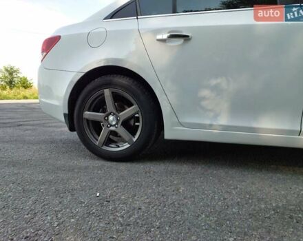 Белый Шевроле Круз, объемом двигателя 1.8 л и пробегом 157 тыс. км за 7400 $, фото 17 на Automoto.ua
