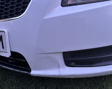 Белый Шевроле Круз, объемом двигателя 1.8 л и пробегом 300 тыс. км за 5700 $, фото 1 на Automoto.ua