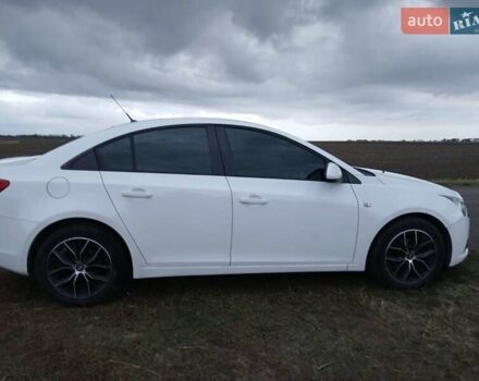 Белый Шевроле Круз, объемом двигателя 1.8 л и пробегом 280 тыс. км за 6300 $, фото 4 на Automoto.ua