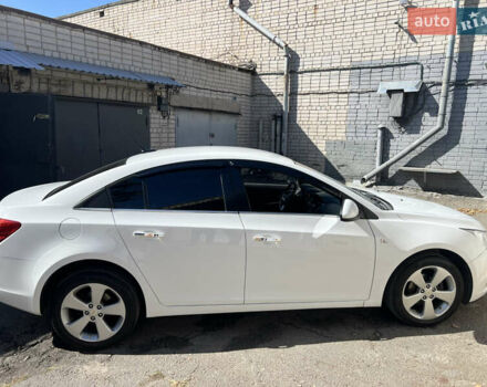 Белый Шевроле Круз, объемом двигателя 1.8 л и пробегом 126 тыс. км за 8188 $, фото 6 на Automoto.ua