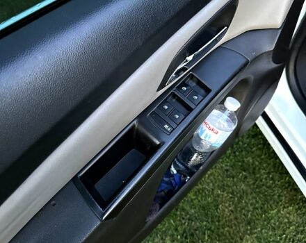 Белый Шевроле Круз, объемом двигателя 1.8 л и пробегом 292 тыс. км за 6300 $, фото 5 на Automoto.ua