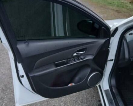 Белый Шевроле Круз, объемом двигателя 1.8 л и пробегом 280 тыс. км за 6300 $, фото 3 на Automoto.ua