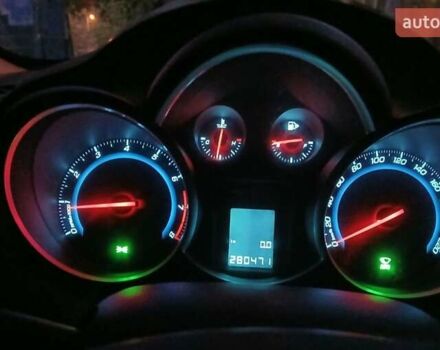 Белый Шевроле Круз, объемом двигателя 1.8 л и пробегом 280 тыс. км за 5800 $, фото 12 на Automoto.ua