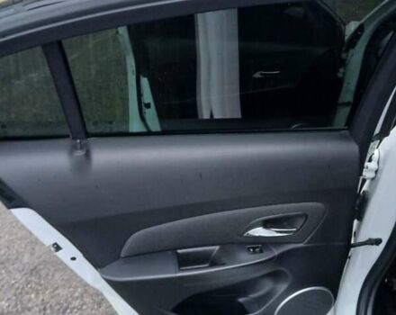 Белый Шевроле Круз, объемом двигателя 1.8 л и пробегом 280 тыс. км за 5800 $, фото 5 на Automoto.ua