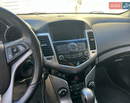 Белый Шевроле Круз, объемом двигателя 1.8 л и пробегом 126 тыс. км за 8188 $, фото 11 на Automoto.ua