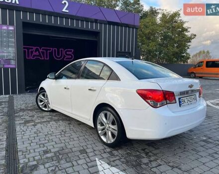 Белый Шевроле Круз, объемом двигателя 1.36 л и пробегом 245 тыс. км за 6400 $, фото 3 на Automoto.ua