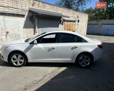 Белый Шевроле Круз, объемом двигателя 1.8 л и пробегом 126 тыс. км за 8188 $, фото 5 на Automoto.ua