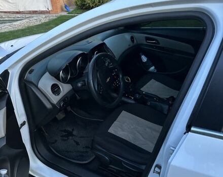 Белый Шевроле Круз, объемом двигателя 1.8 л и пробегом 300 тыс. км за 5700 $, фото 4 на Automoto.ua