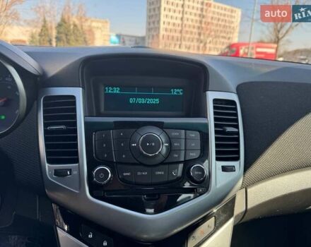 Белый Шевроле Круз, объемом двигателя 1.36 л и пробегом 240 тыс. км за 6800 $, фото 16 на Automoto.ua