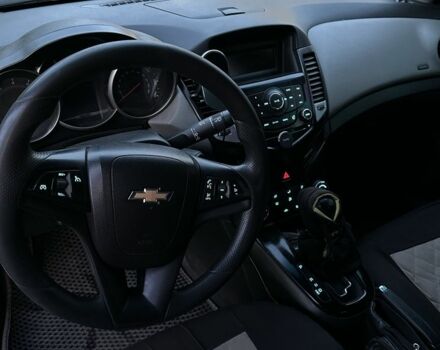 Белый Шевроле Круз, объемом двигателя 1.8 л и пробегом 300 тыс. км за 5700 $, фото 3 на Automoto.ua