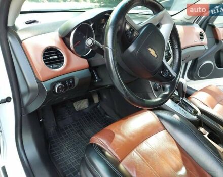 Белый Шевроле Круз, объемом двигателя 1.8 л и пробегом 157 тыс. км за 7400 $, фото 10 на Automoto.ua