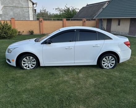 Белый Шевроле Круз, объемом двигателя 1.8 л и пробегом 300 тыс. км за 5700 $, фото 7 на Automoto.ua