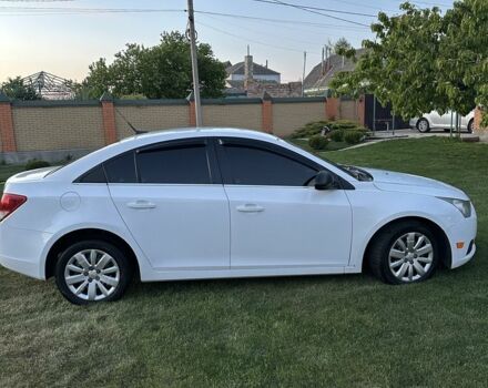 Белый Шевроле Круз, объемом двигателя 1.8 л и пробегом 300 тыс. км за 5700 $, фото 6 на Automoto.ua