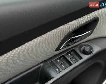 Белый Шевроле Круз, объемом двигателя 2 л и пробегом 183 тыс. км за 6599 $, фото 9 на Automoto.ua