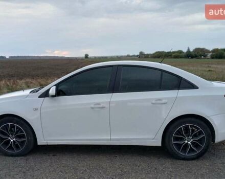 Белый Шевроле Круз, объемом двигателя 1.8 л и пробегом 280 тыс. км за 5800 $, фото 2 на Automoto.ua