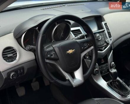 Белый Шевроле Круз, объемом двигателя 2 л и пробегом 183 тыс. км за 6599 $, фото 7 на Automoto.ua