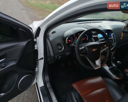 Белый Шевроле Круз, объемом двигателя 1.8 л и пробегом 280 тыс. км за 5800 $, фото 1 на Automoto.ua